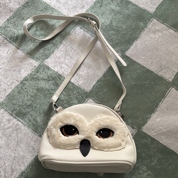 Harry Potter Hedwig Owl Design White Crossbody Bag - Picture 1 of 4